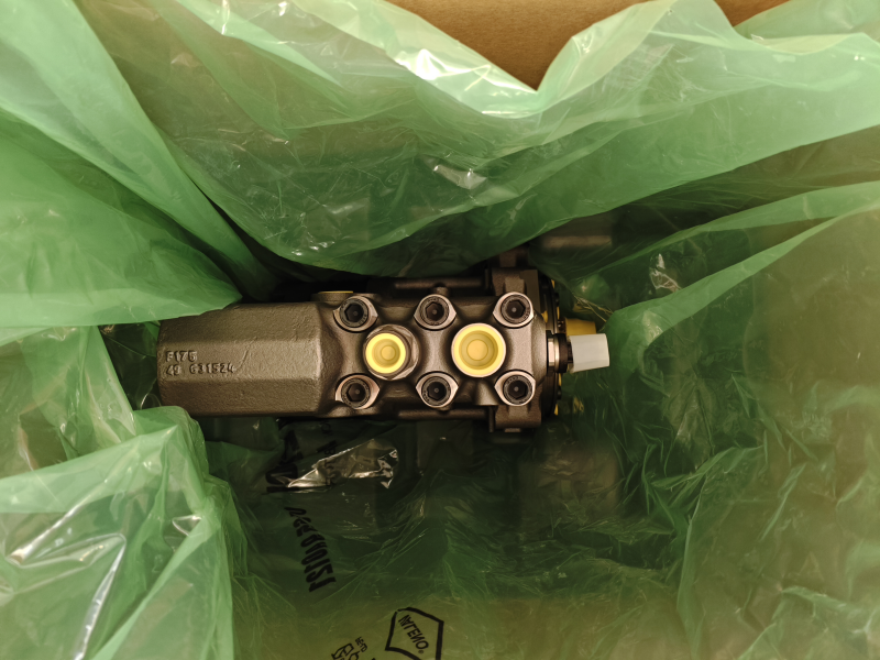 1005629985  Fuel Pump weichai 8M33 12M33 engine genuine spare parts